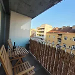 Karlin Executive - Standing Desk, Monitor & Garage * Prag