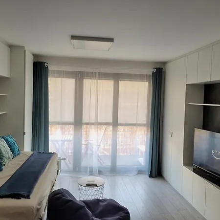 Karlin Executive - Standing Desk, Monitor&garage Lägenhet Prag