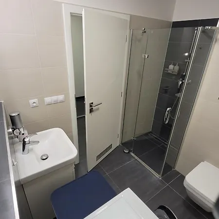 Karlin Executive - Standing Desk, Monitor&garage